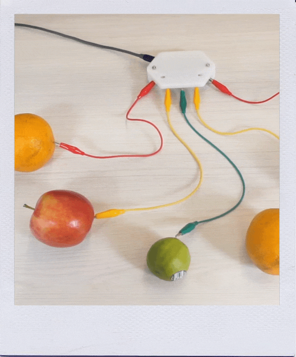 Video_Polaroid-Touch.gif