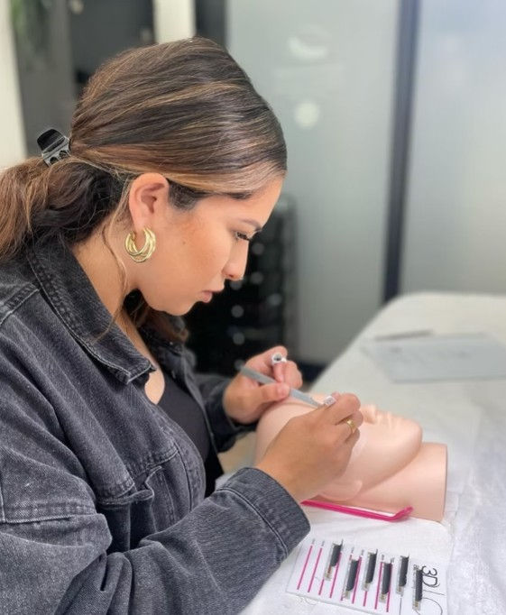 A student learning how to become lash artist