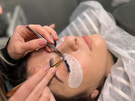 Moms at Home Are Turning Lash Skills into Paychecks