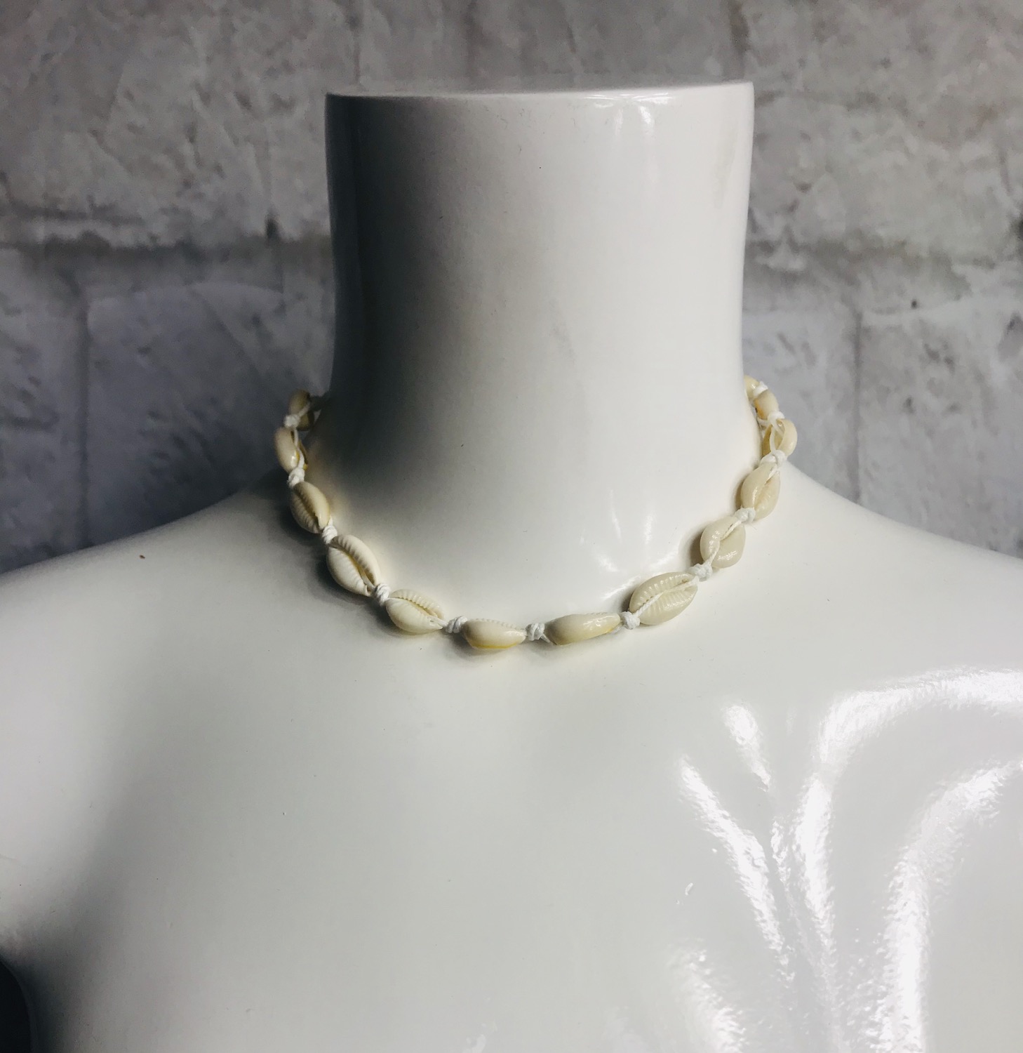 Shell Choker Necklace