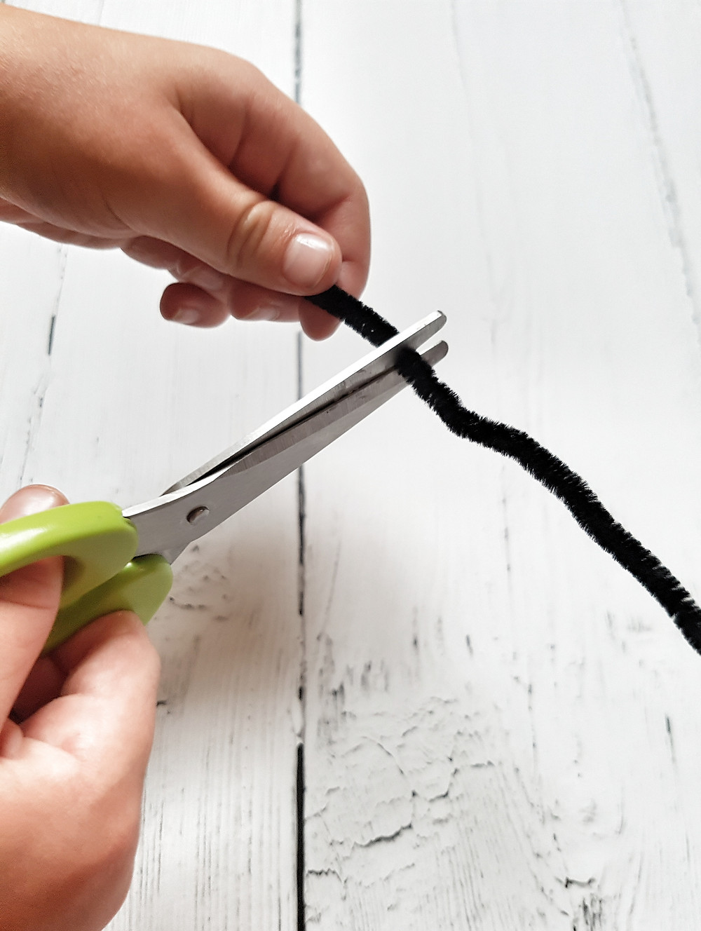 puffy ghost halloween craft cutting pipecleaner