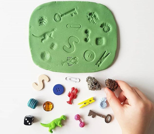 Playdough prints, 12 puzzles to DIY