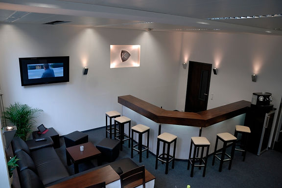 3- Büro und Bar nachher (1024x685).jpg