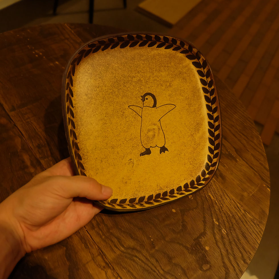 サムネイル： Kiseto plate emperor penguin chick 黄瀬戸角皿 エンペラーペンギン ヒナ