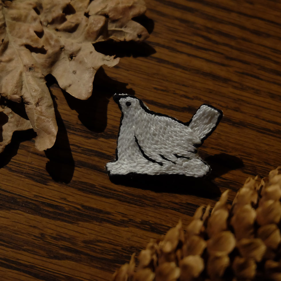サムネイル： Rock ptarmigan embroidered brooch ＊winter とっとこライチョウ刺繍ブローチ 冬羽・冬毛