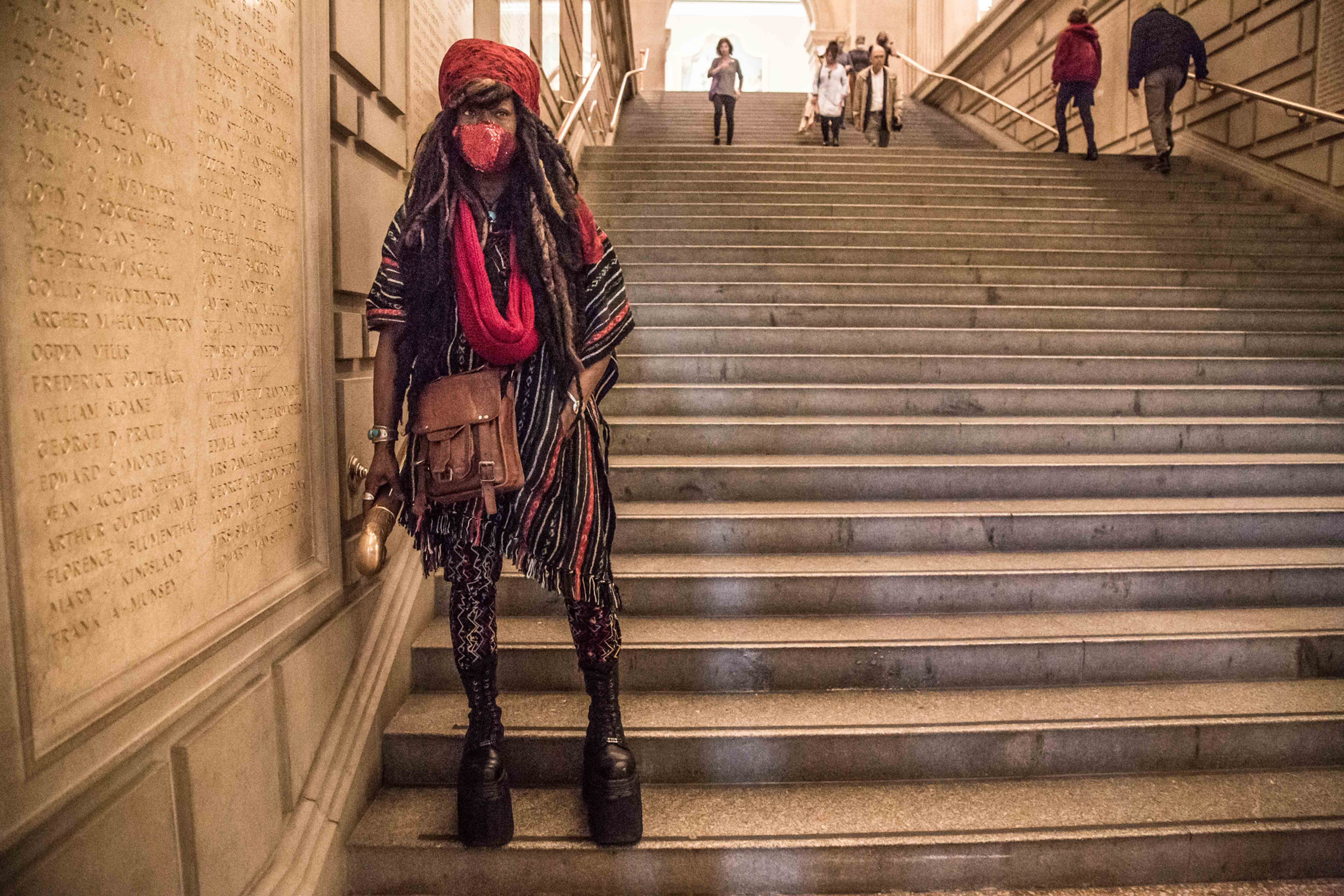 En la escalera del Met, New York Usa
