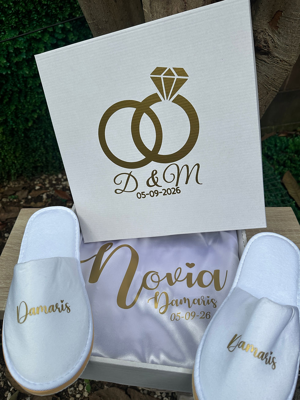 Miniatura: Combo bata, pantuflas plus y caja todo personalizado 