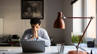 Five Simple Things to Do Right Away If You’re Feeling Stiff After Sitting All Day