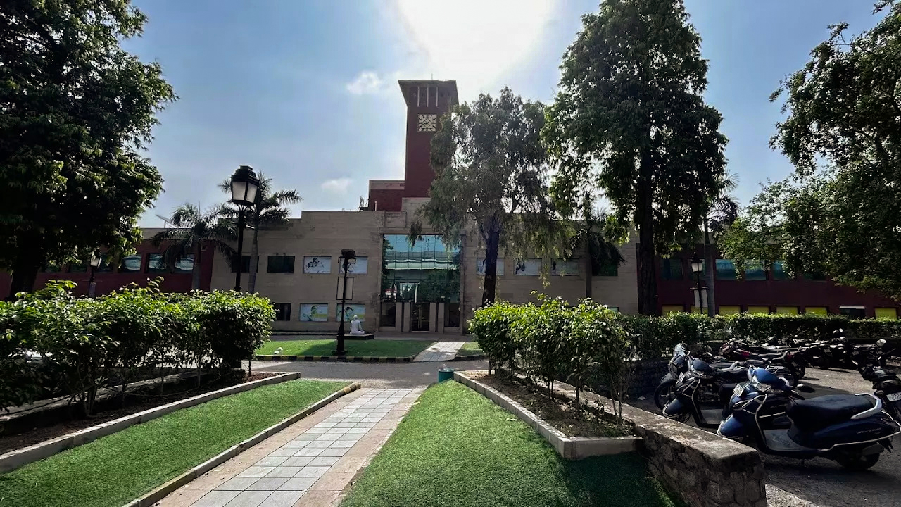 Moolchand Kharaiti Ram Hospital