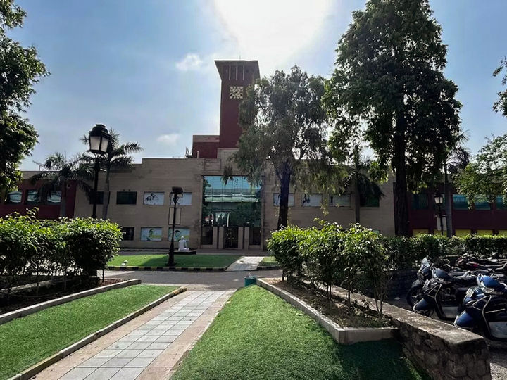 Moolchand Kharaiti Ram Hospital