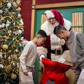 Christmasville in Emeryville - Leah Marie Studio - Annie Lu-66.jpg