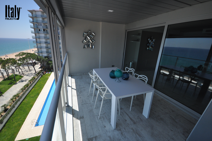 Reforma integral d’interior i exterior amb piscina, jacuzzi i pèrgola a Platja d’Aro