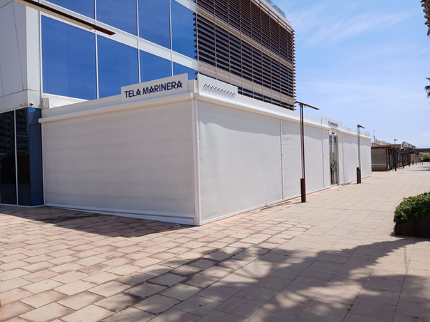 Instal·lació de cortines, hotel Marina