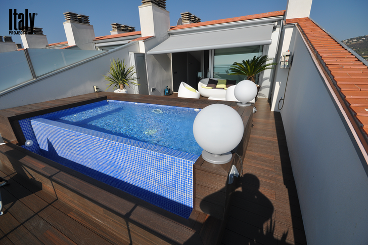 Reforma integral d’interior i exterior amb piscina, jacuzzi i pèrgola a Platja d’Aro