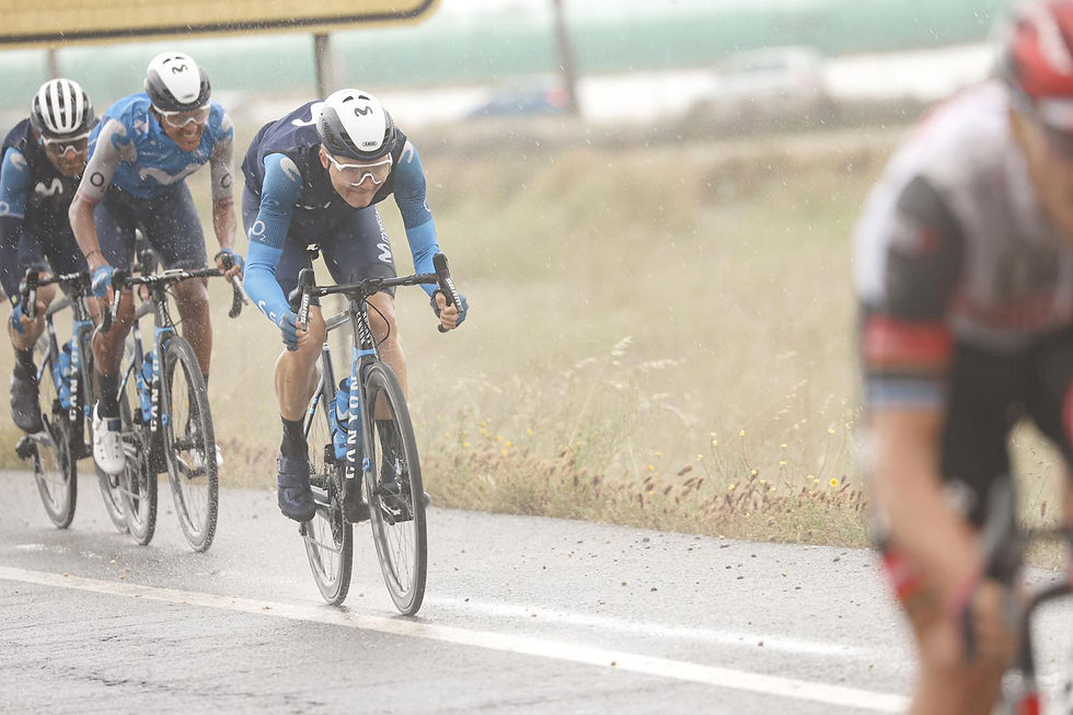 Juri Hollmann Movistar Radrennen Regenschlacht Beißen Kämpfen