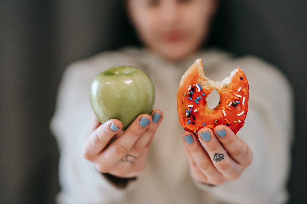 apple and donut for calorie cycling meal plan
