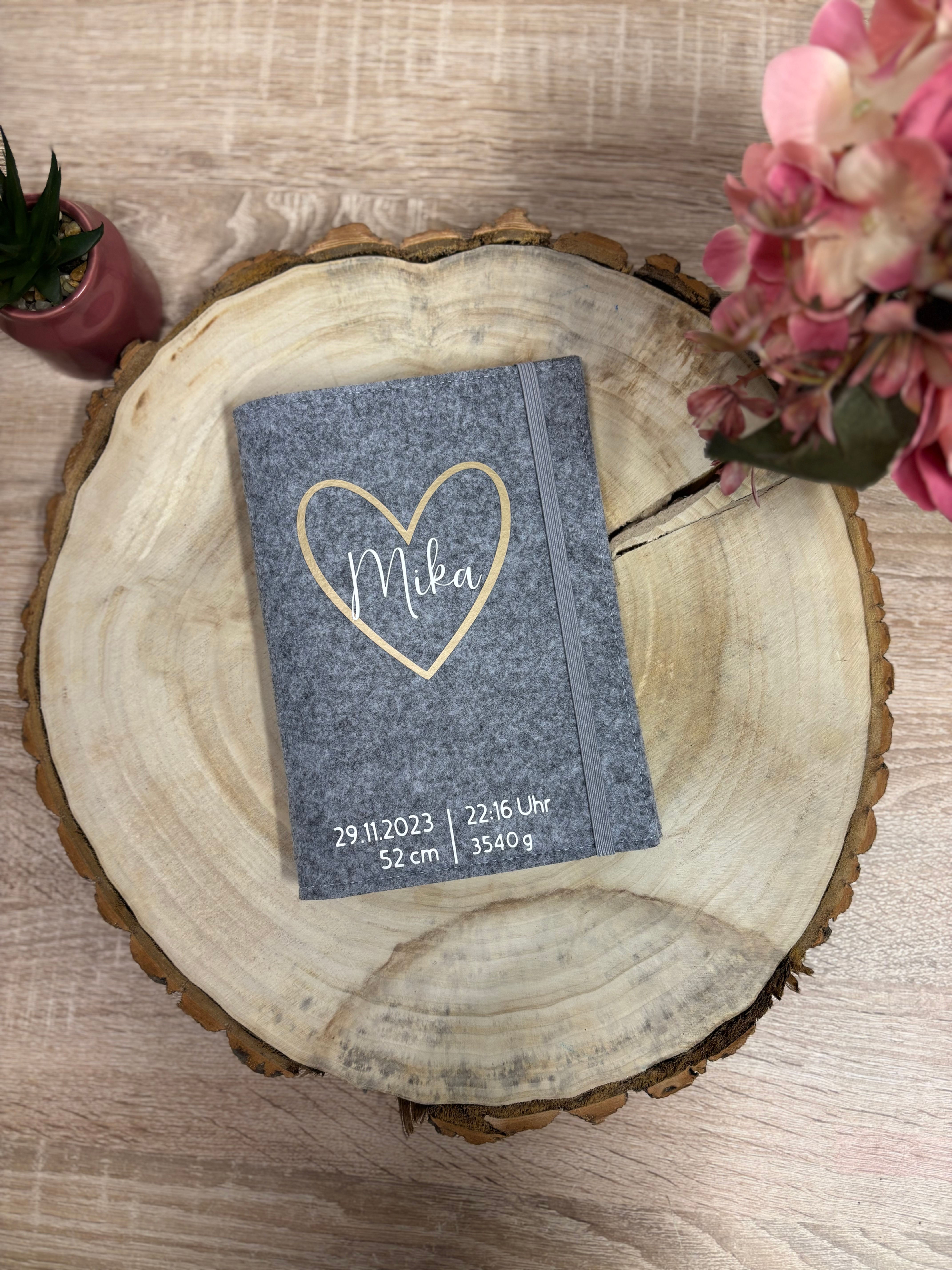 Personalisierte U-Heft-Hülle aus Filz