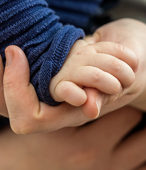 myriams-fotos-toddler-hand-4867454_1920.jpg