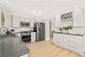 1266 Sun Ridge kitchen.webp