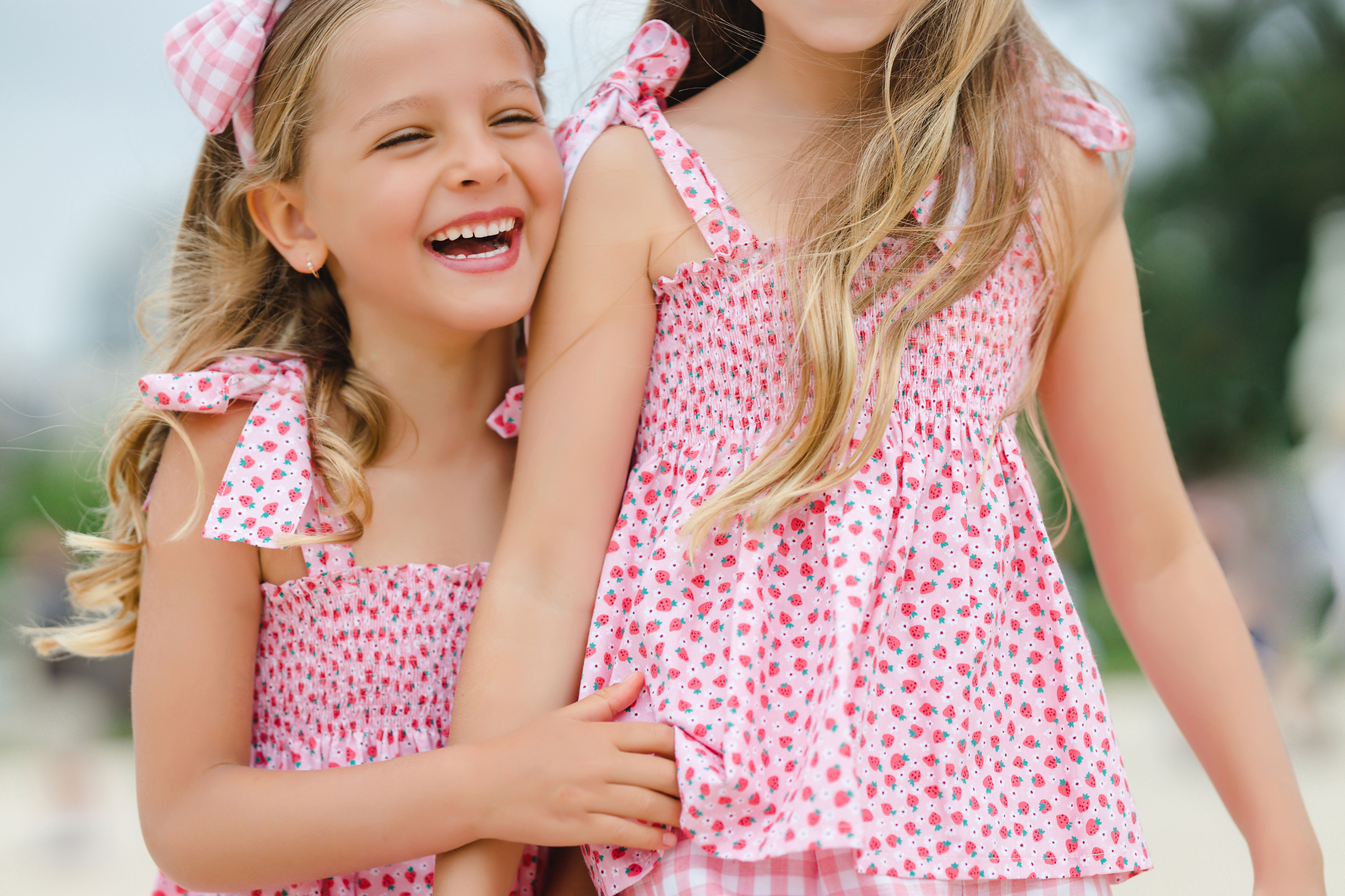 Sal & Pimenta Juicy Berries Strawberry Bows Top 6, 8