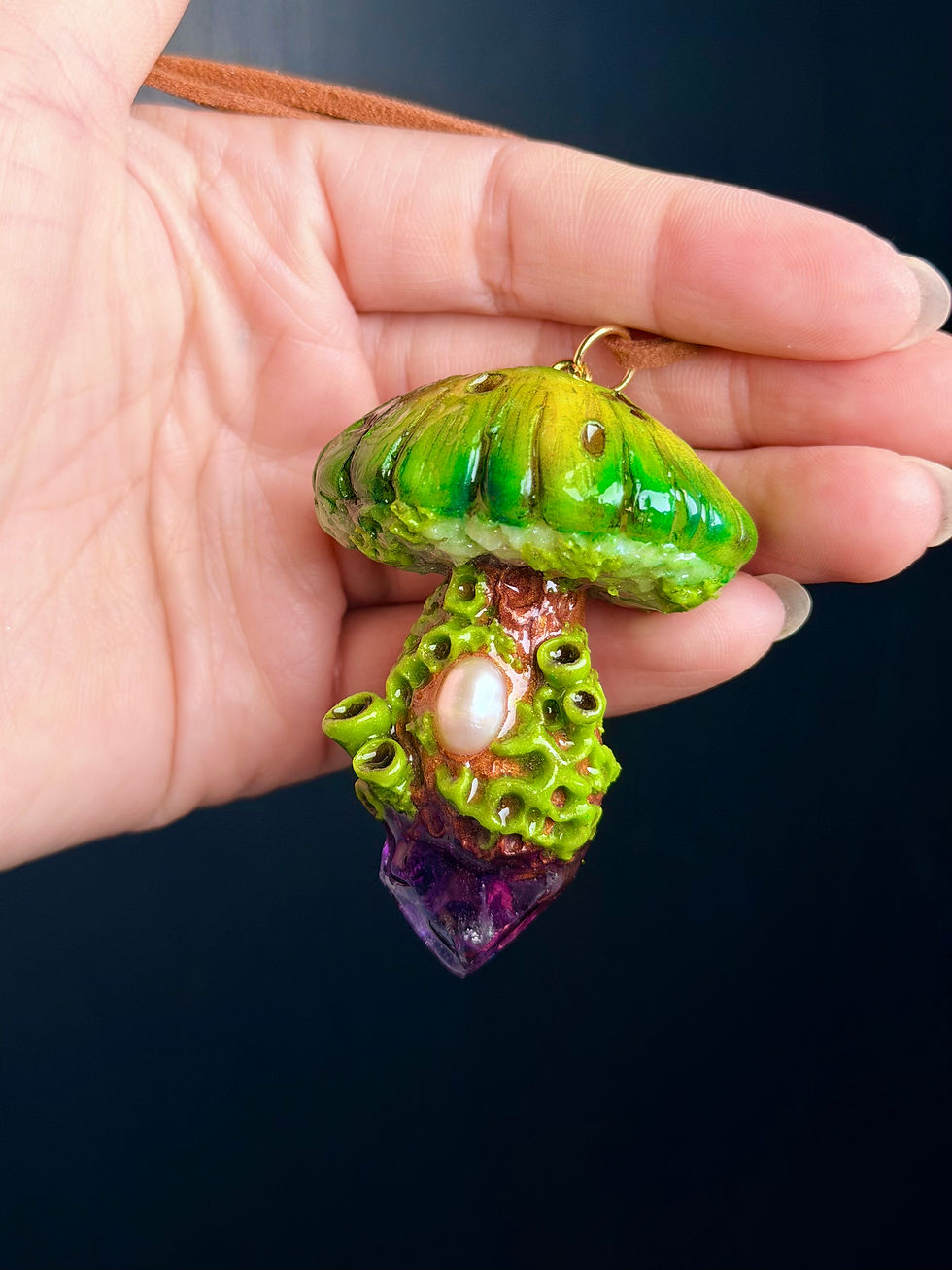 Thumbnail: Magical earthy bolete + natural Pearl 