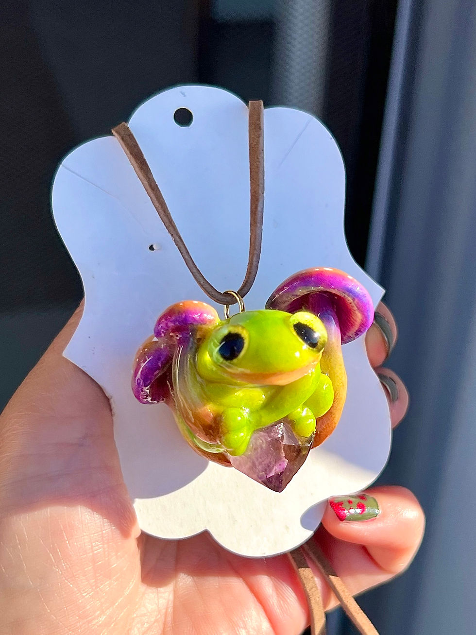 Thumbnail: Beautiful Tree frog + Cluster Psilocybin 