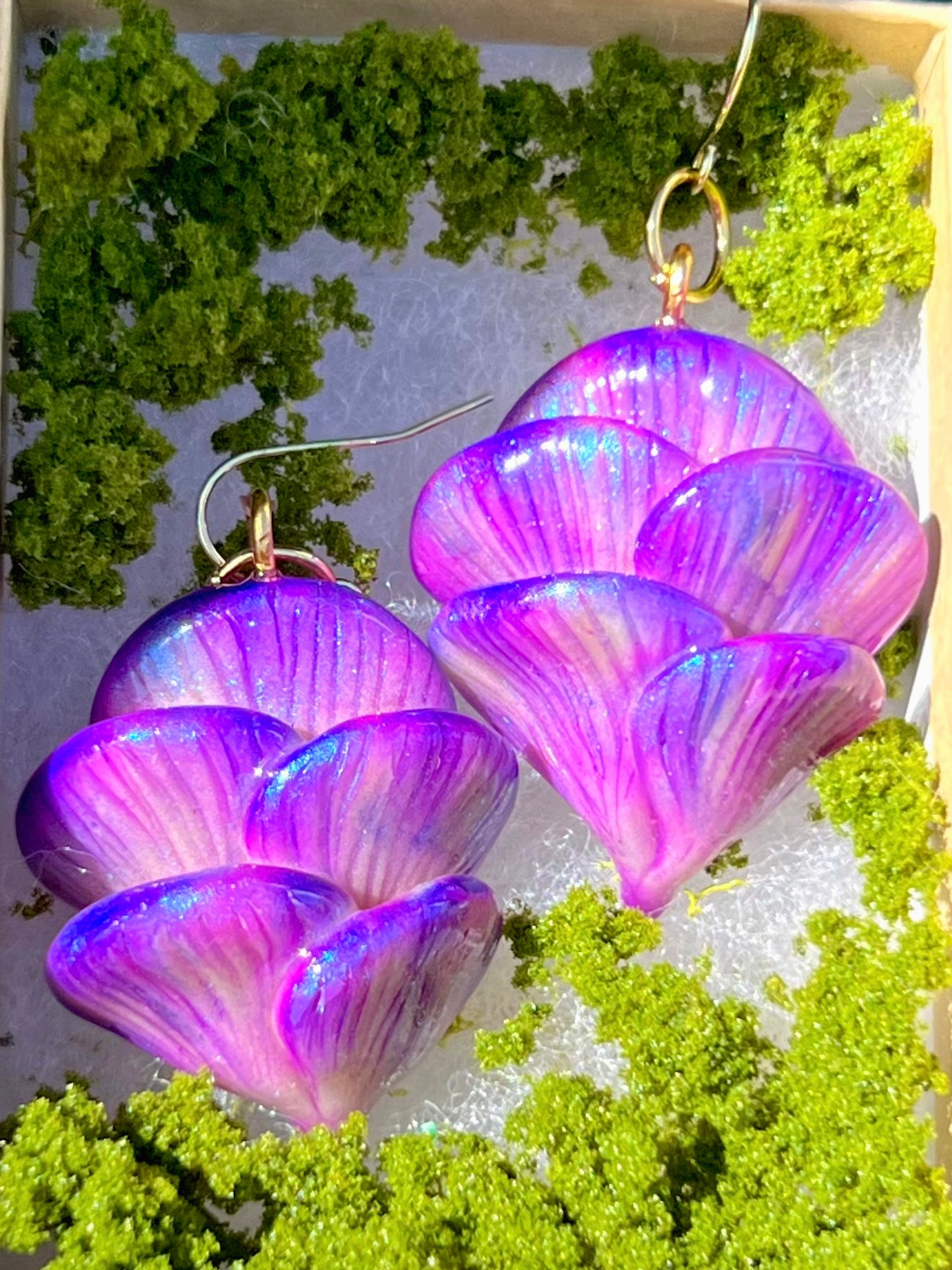 Gorgeous Oyster Cluster Earrings
