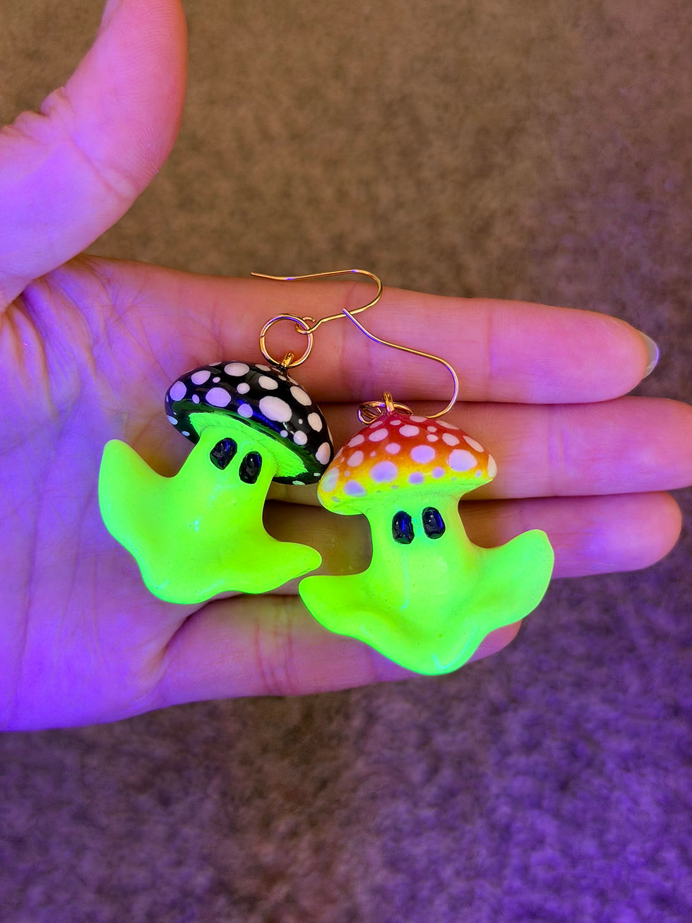 Thumbnail: Amanita Hat Ghost earrings 