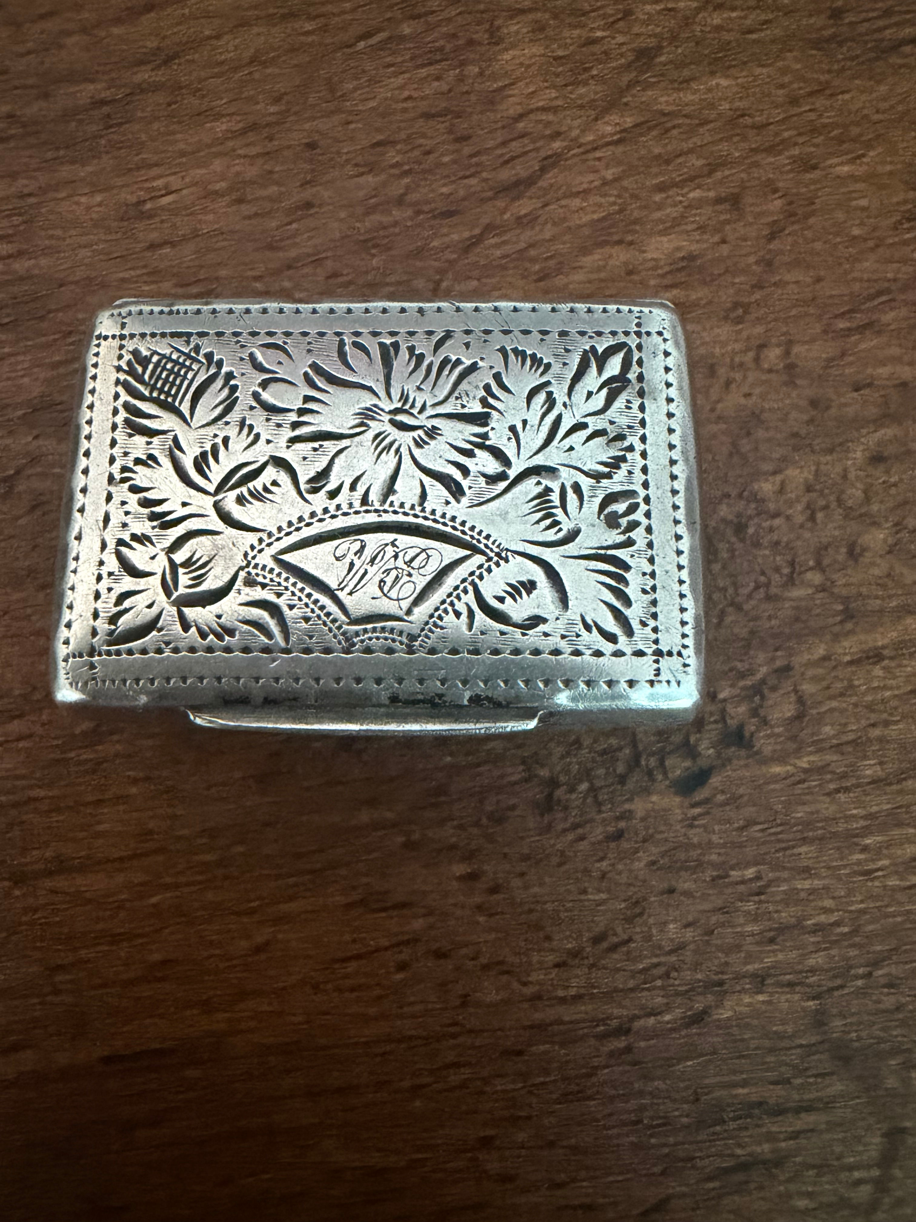 Victorian Sterling Silver Vinaigrette Birmingham c.1880 Engraved Floral Case