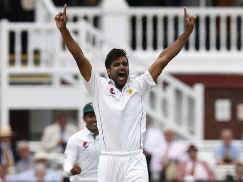 Malik Riaz gifts £50,000 to Pakistan team for Lord's victory