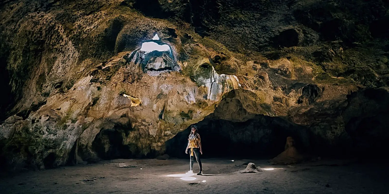 Quadirikiri-Fontein-Caves-Aruba-www.thisrareearth.com_.jpg.webp