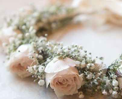 crown of peach spray roses
