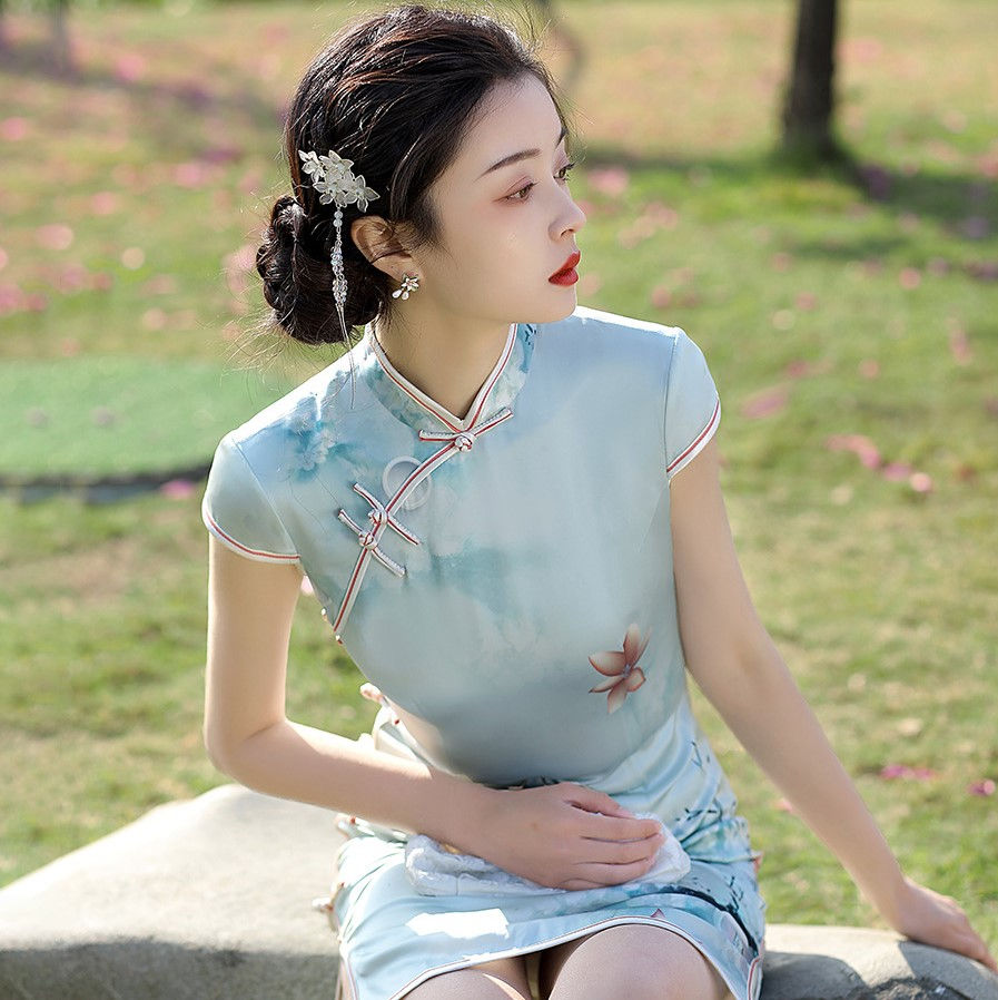 Thumbnail: Traditional Chinese Cheongsam for Slim Girls (Customizable)