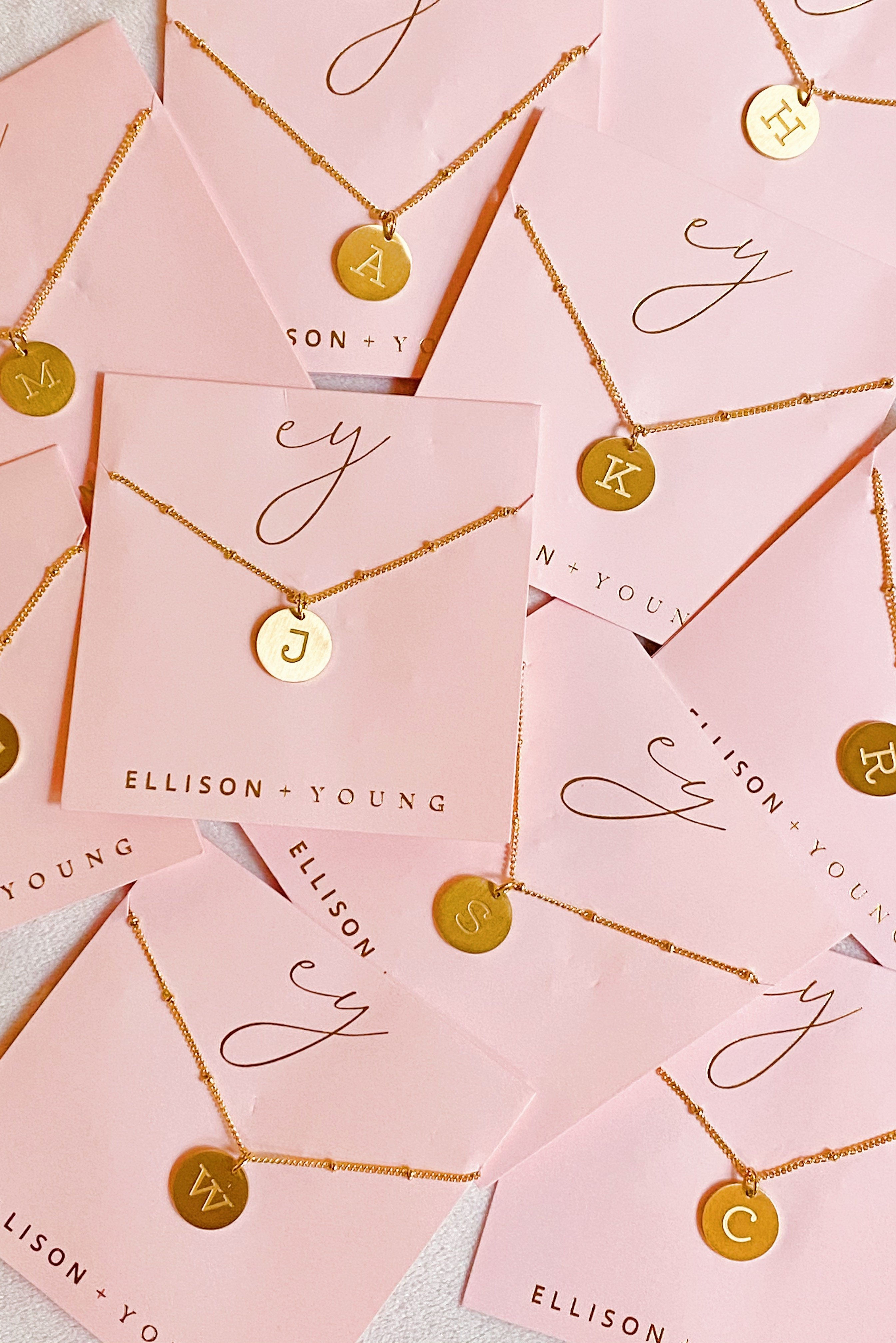 목걸이 } Ellison + Young: Singular Charm 이니셜 목걸이
