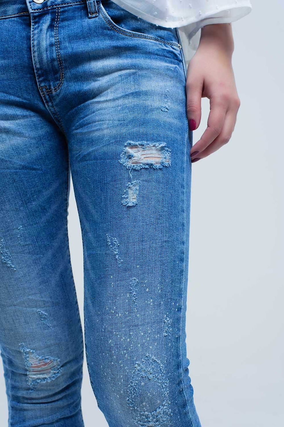 Thumbnail: Skinny Jeans in Medium Wash With Rips