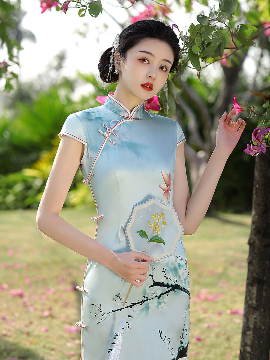 Thumbnail: Traditional Chinese Cheongsam for Slim Girls (Customizable)