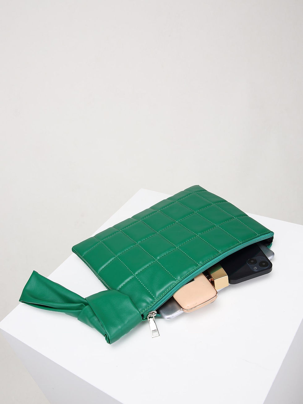 Miniatura: Fashionably Wrapped Around My Wrist Handbag - INTL BOUTIQUE