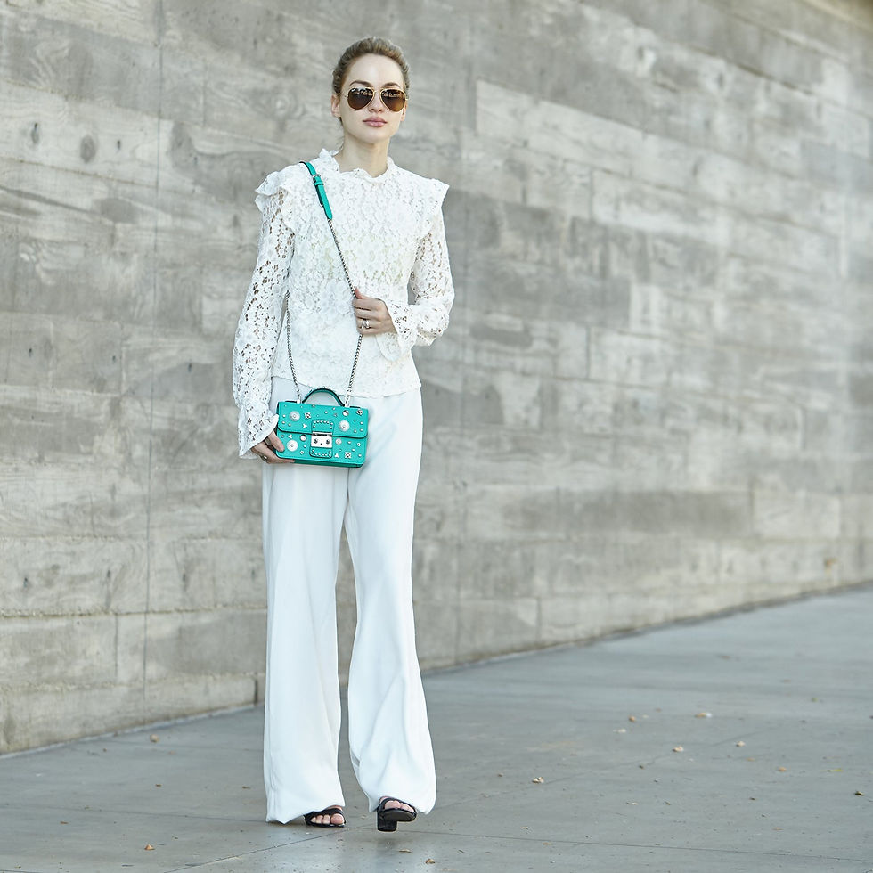 थंबनेल: The Hollywood Green Purse With Studs