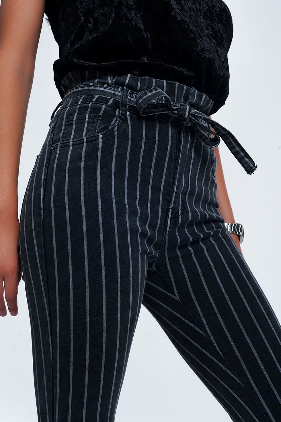 थंबनेल: Grey Skinny Jeans With Stripes