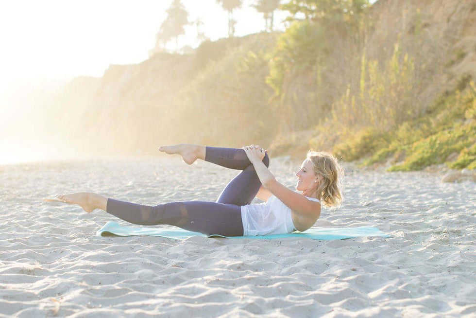 5 daily pilates moves - single leg stretch