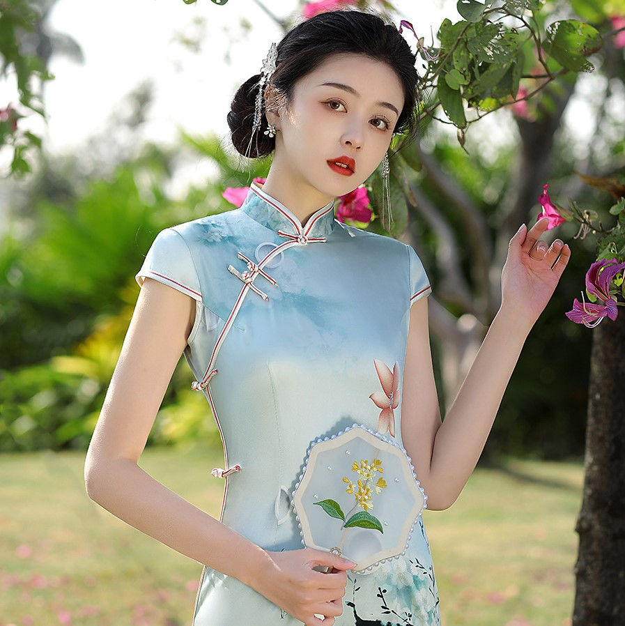 Thumbnail: Traditional Chinese Cheongsam for Slim Girls (Customizable)