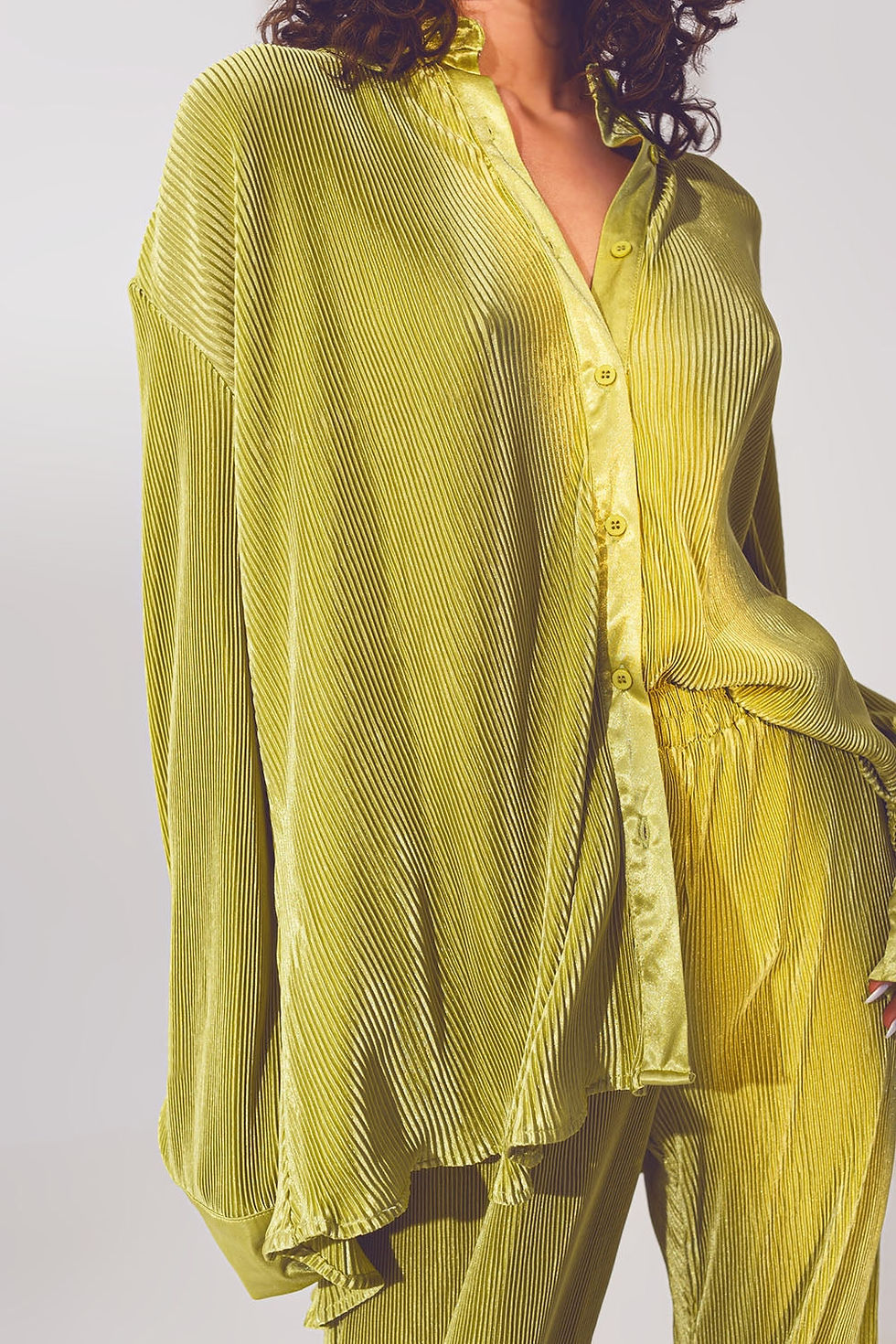 Miniatura: Green Pleated Satin Shirt with a Relaxed Vibe