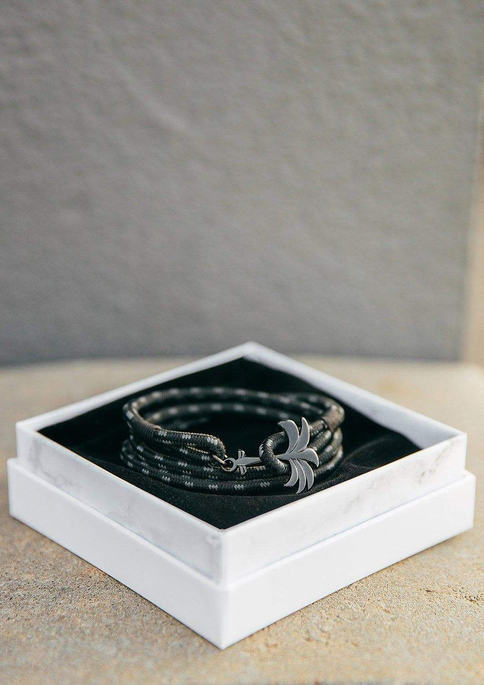 الصورة المصغرة: Palmband - Phantom Black - Triple - Handmade Bracelet*