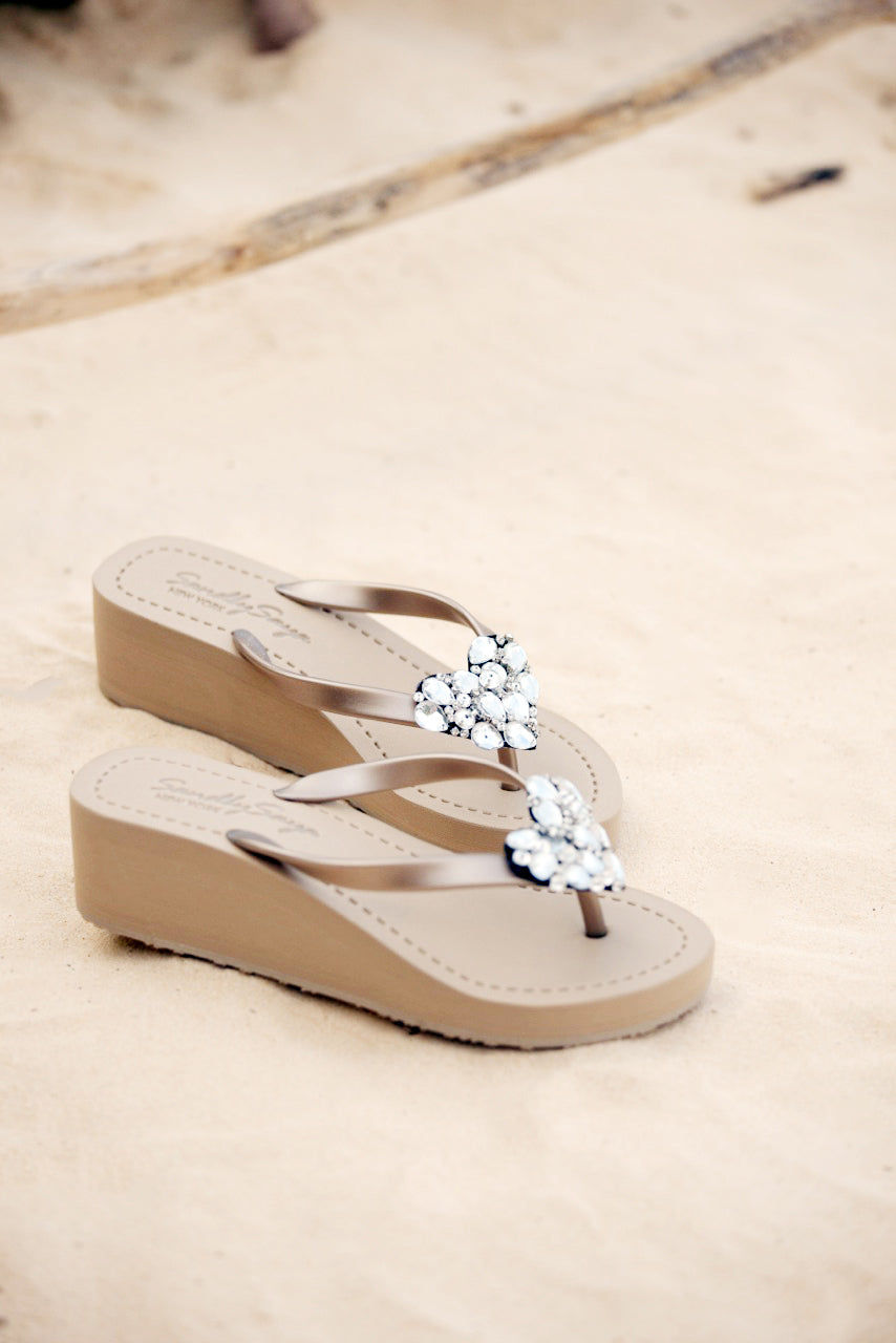 الصورة المصغرة: NYC Chelsea Heart (Crystal) - Women's Mid Wedge