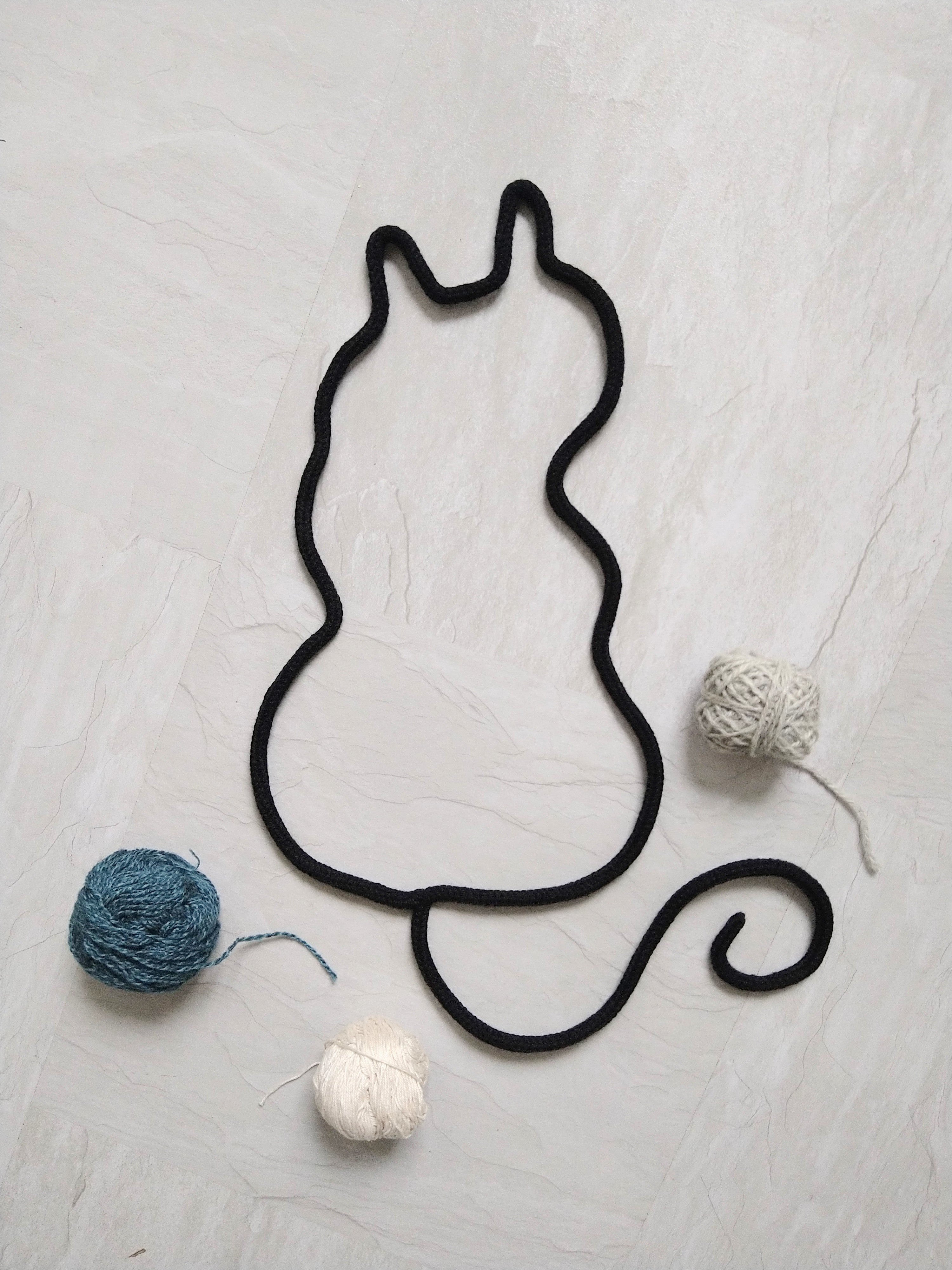 👼 Turning Cat Wire Wall Decoration, Knitted Cover - Black
