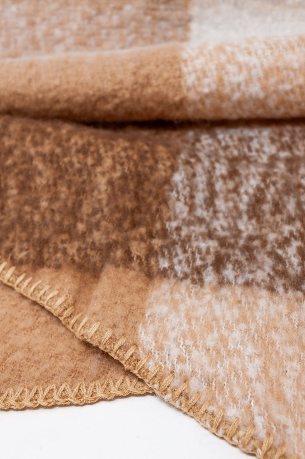 Миниатюра: Trendy Scarf in Beige and Brown