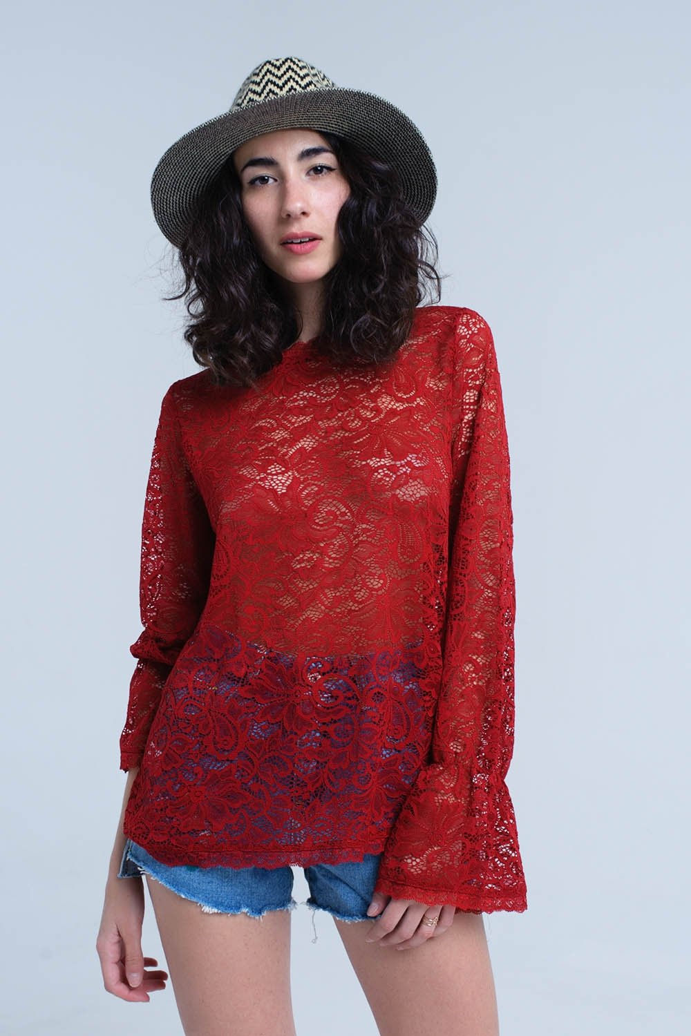 Top de moda: Top de encaje transparente burdeos con mangas acampanadas