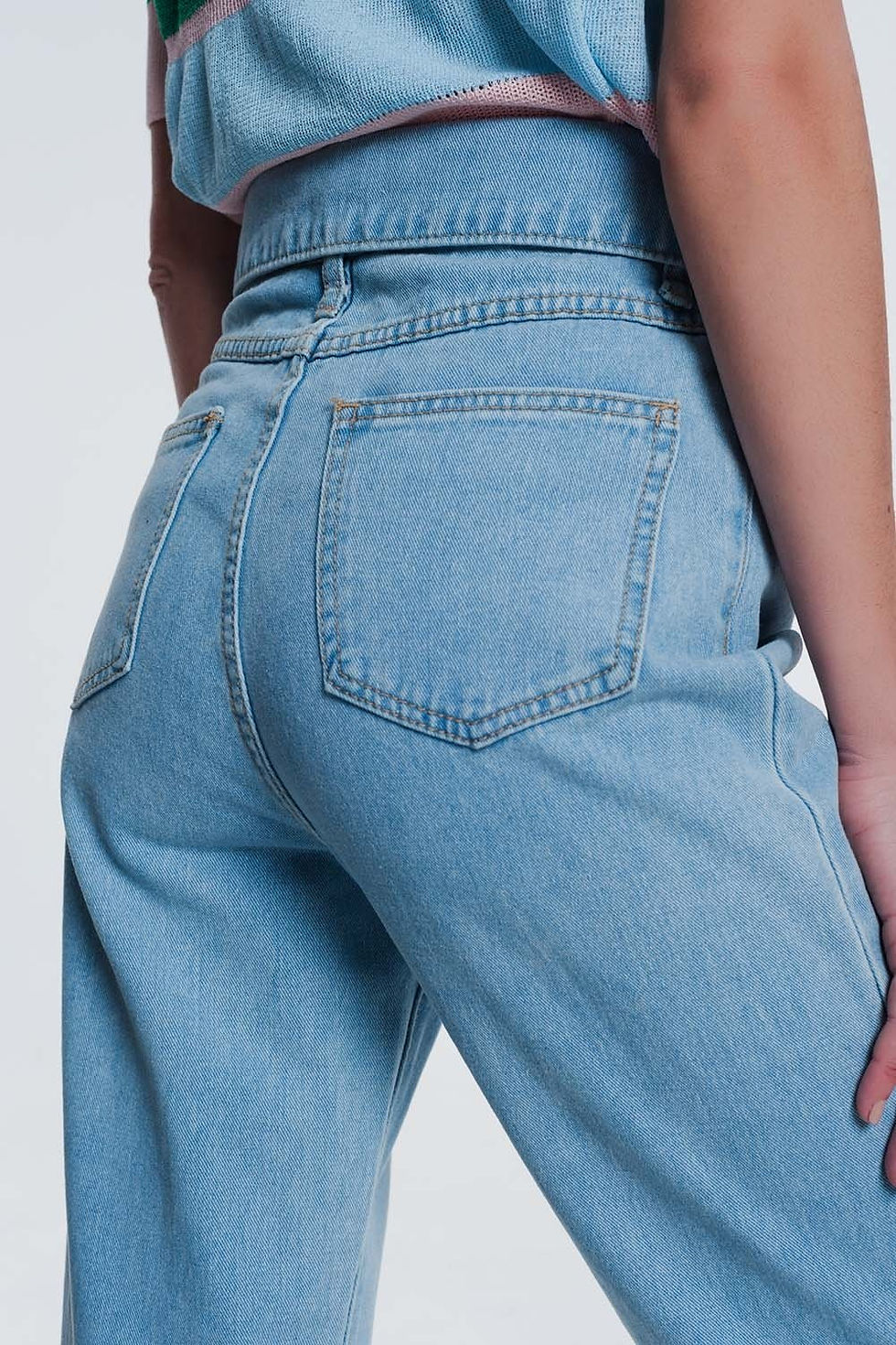 थंबनेल: Light Denim Straight Jeans With Folded Waist