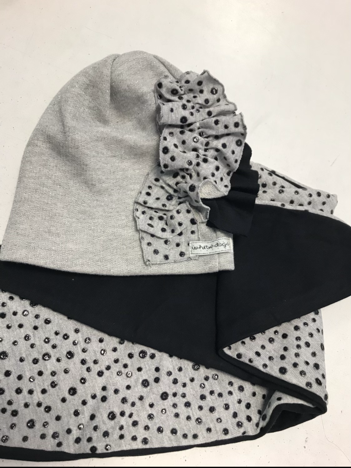Completo grigio/ pois