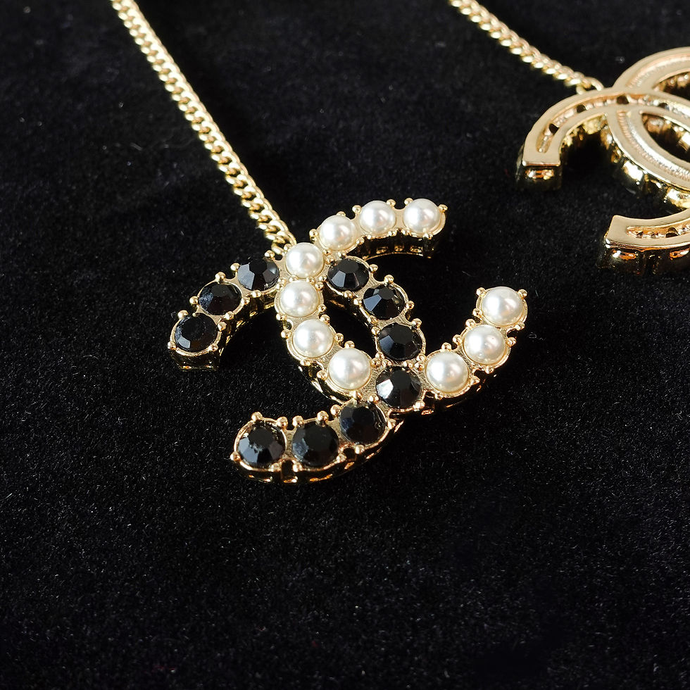 Hình thu nhỏ: Chanel Hoa Tai Dài Ngọc Trai và Pha Lê Đen